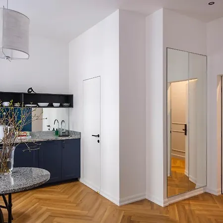 Miro Skolas - Quiet Chic, Free Parking, Self Check-in Aparthotel