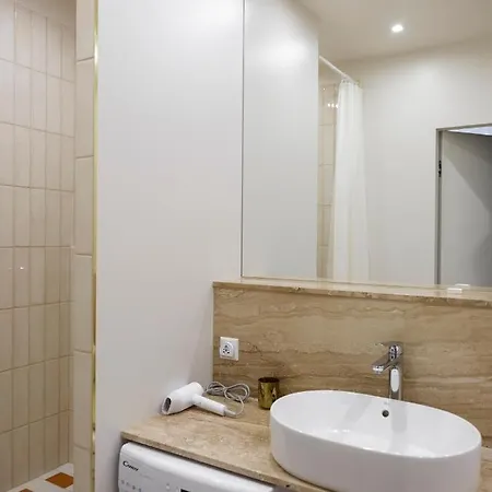 Miro Skolas - Quiet Chic, Free Parking, Self Check-in Riga
